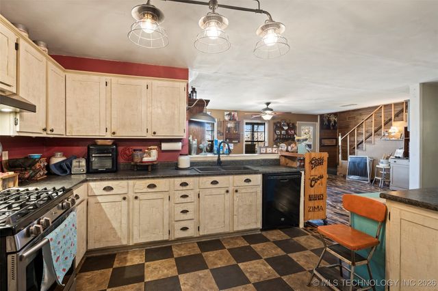 53076 S 690 Road, Colcord, OK 74338