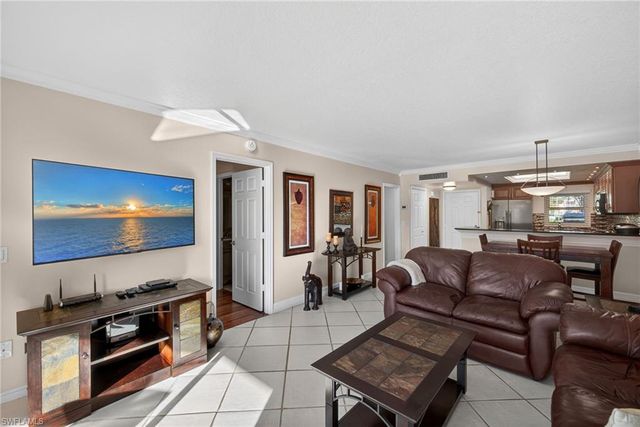 201 Quail Forest BLVD # 109, Naples, FL 34105