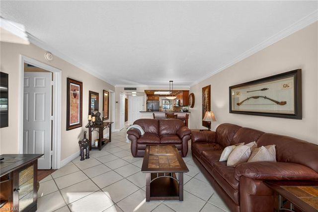 201 Quail Forest BLVD # 109, Naples, FL 34105