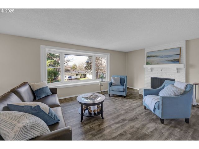 2015 COVENTRY Way, Eugene, OR 97405