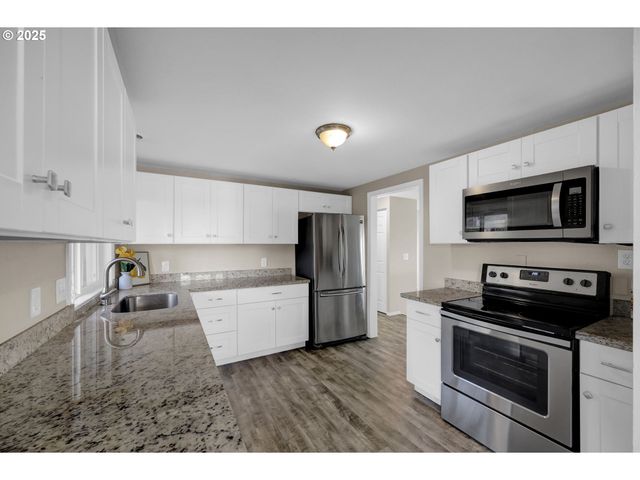 2015 COVENTRY Way, Eugene, OR 97405