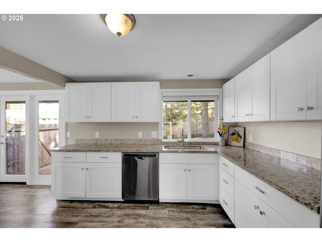 2015 COVENTRY Way, Eugene, OR 97405