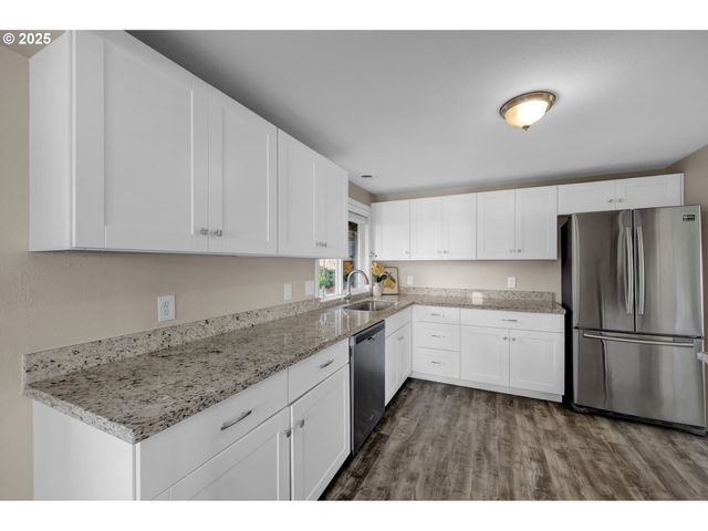 2015 COVENTRY Way, Eugene, OR 97405