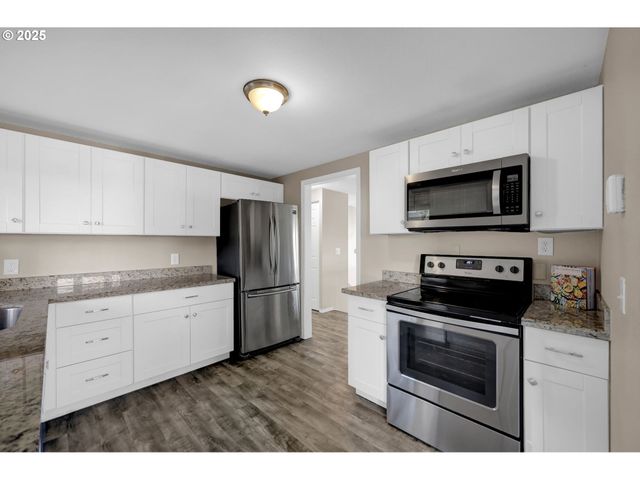 2015 COVENTRY Way, Eugene, OR 97405