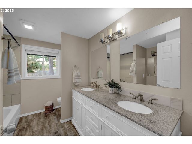 2015 COVENTRY Way, Eugene, OR 97405