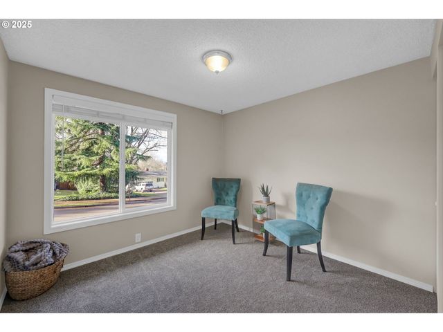 2015 COVENTRY Way, Eugene, OR 97405