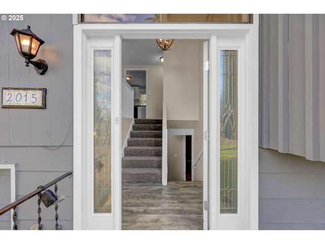 2015 COVENTRY Way, Eugene, OR 97405