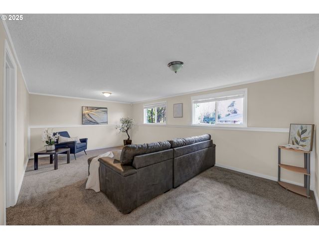 2015 COVENTRY Way, Eugene, OR 97405