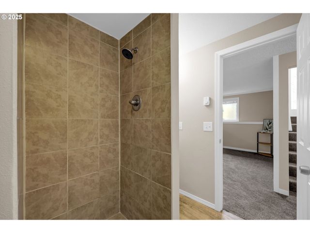 2015 COVENTRY Way, Eugene, OR 97405