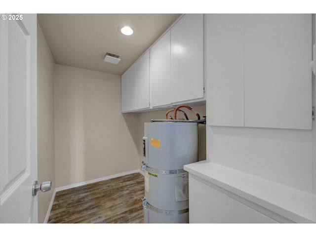 2015 COVENTRY Way, Eugene, OR 97405