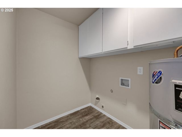 2015 COVENTRY Way, Eugene, OR 97405