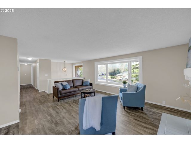 2015 COVENTRY Way, Eugene, OR 97405