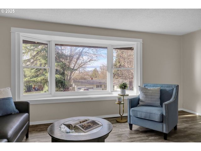 2015 COVENTRY Way, Eugene, OR 97405