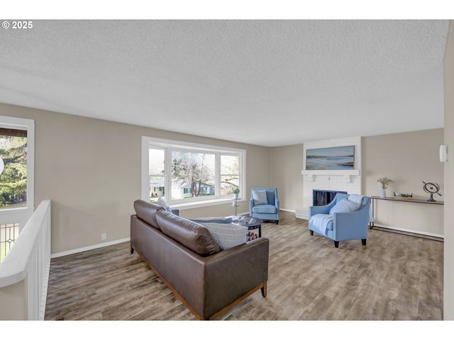 2015 COVENTRY Way, Eugene, OR 97405