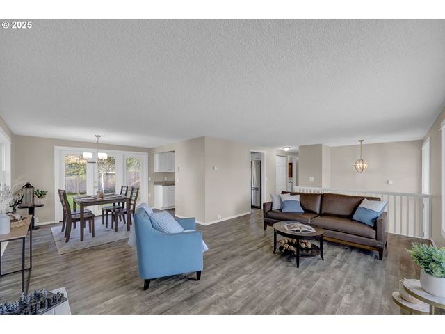 2015 COVENTRY Way, Eugene, OR 97405