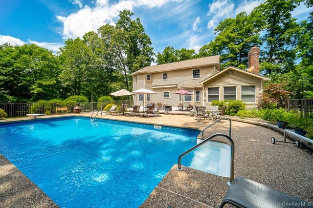 15 Grandview Terrace, Wallkill, NY 12589