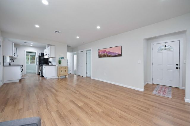 810 13th St, Marysville, CA 95901