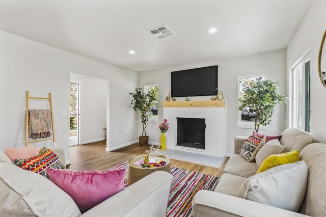 810 13th St, Marysville, CA 95901