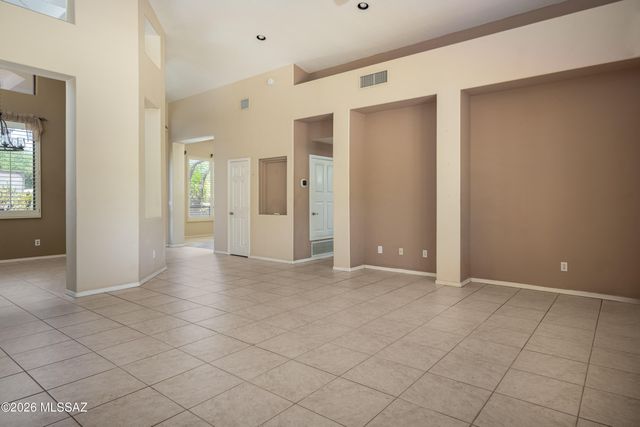 10290 N Calle Del Carnero, Oro Valley, AZ 85737