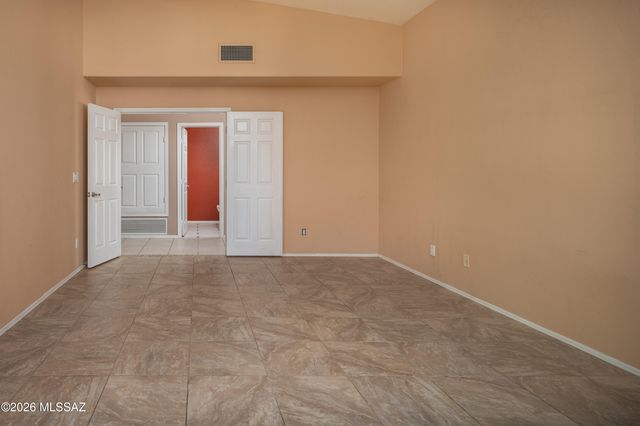 10290 N Calle Del Carnero, Oro Valley, AZ 85737