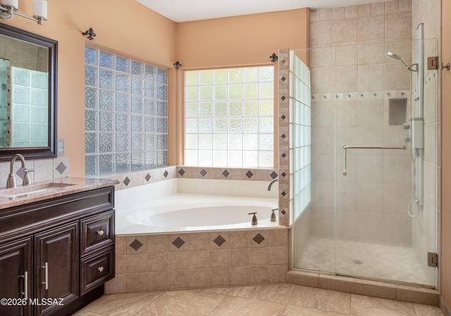 10290 N Calle Del Carnero, Oro Valley, AZ 85737