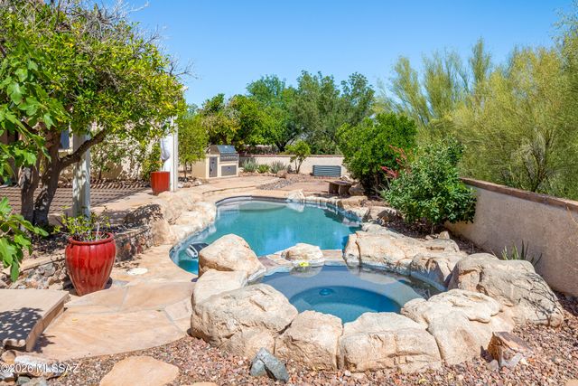 10290 N Calle Del Carnero, Oro Valley, AZ 85737