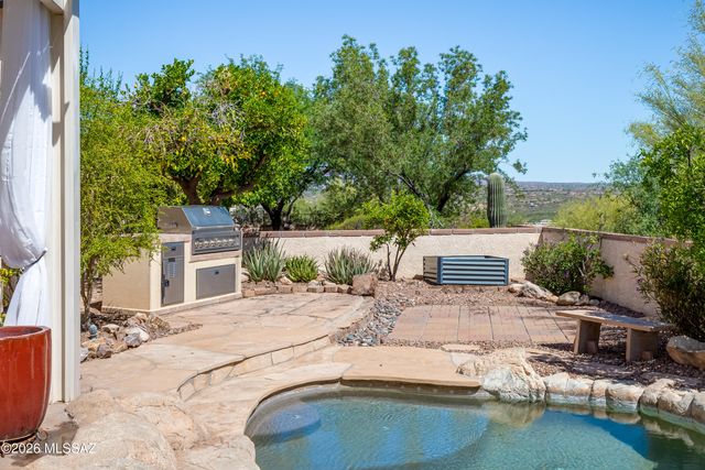 10290 N Calle Del Carnero, Oro Valley, AZ 85737