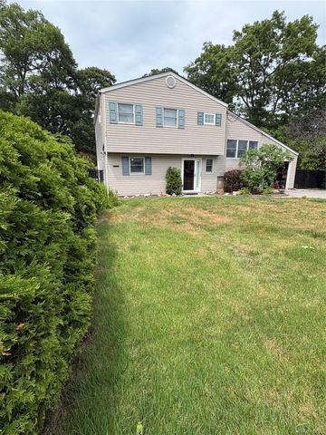 19 Estates Lane, Shoreham, NY 11786