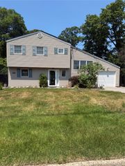 19 Estates Lane, Shoreham, NY 11786