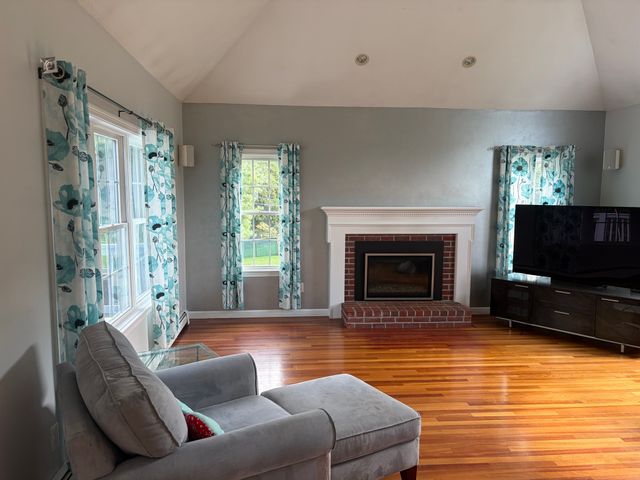 12 Longview Dr, Kingston, MA 02364
