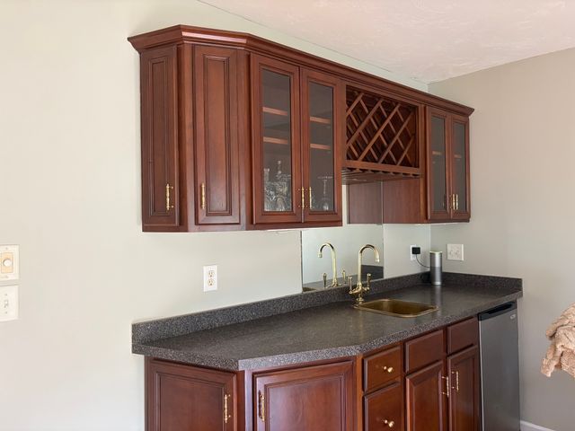 12 Longview Dr, Kingston, MA 02364