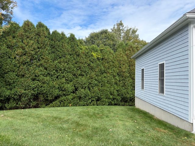12 Longview Dr, Kingston, MA 02364