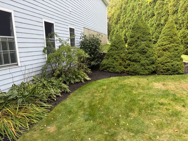 12 Longview Dr, Kingston, MA 02364