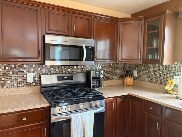 12 Longview Dr, Kingston, MA 02364