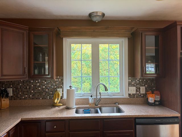 12 Longview Dr, Kingston, MA 02364