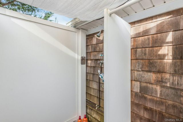 53 W End Avenue, East Quogue, NY 11942