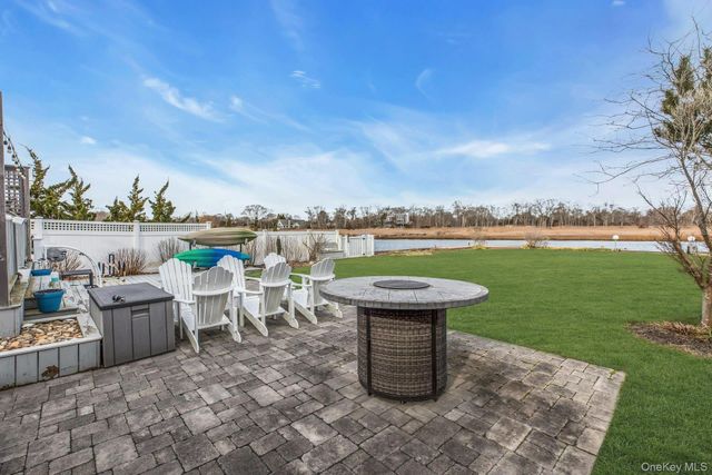 53 W End Avenue, East Quogue, NY 11942