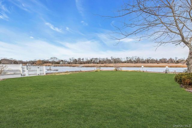 53 W End Avenue, East Quogue, NY 11942