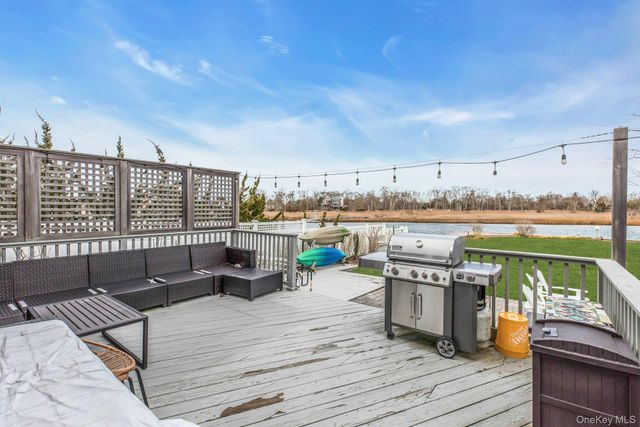 53 W End Avenue, East Quogue, NY 11942