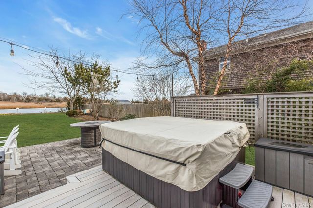 53 W End Avenue, East Quogue, NY 11942