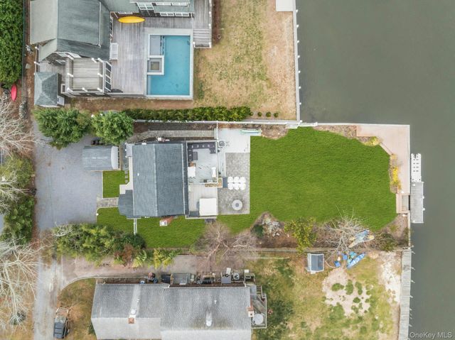 53 W End Avenue, East Quogue, NY 11942