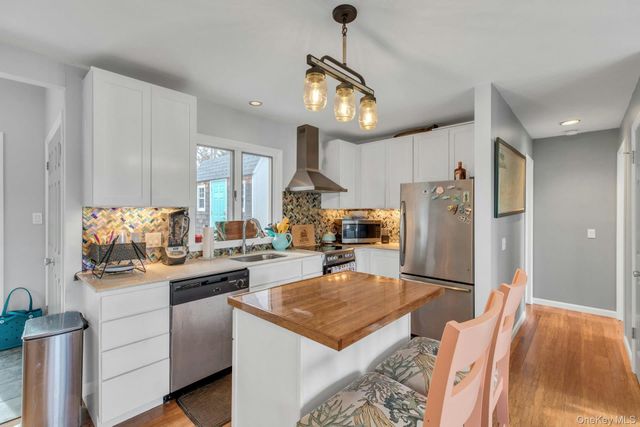 53 W End Avenue, East Quogue, NY 11942