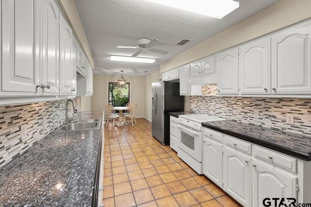 641 Hideaway ln E, Hideaway, TX 75771