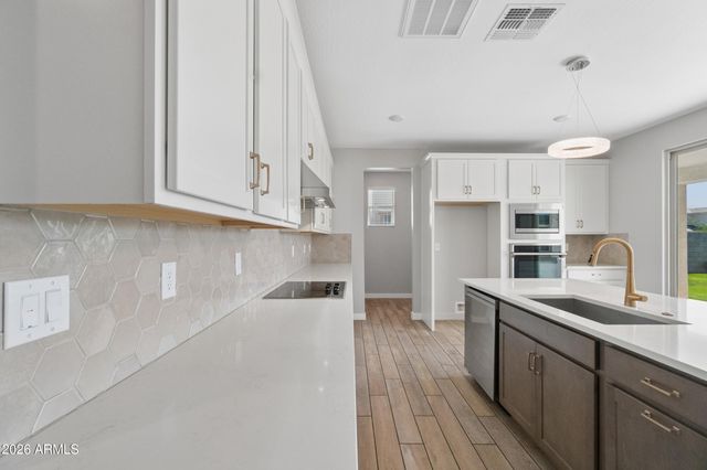 10220 N 49TH Avenue, Glendale, AZ 85302