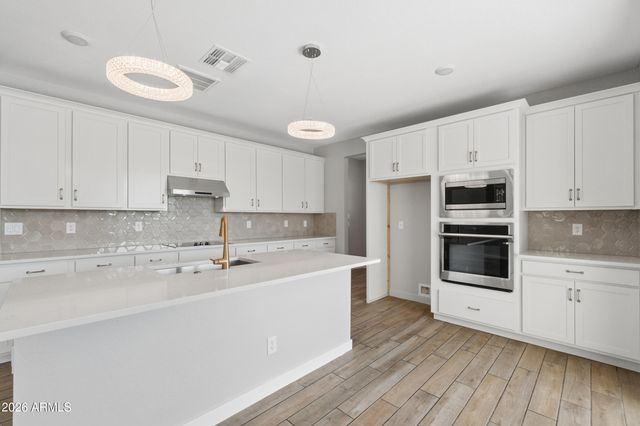 10220 N 49TH Avenue, Glendale, AZ 85302