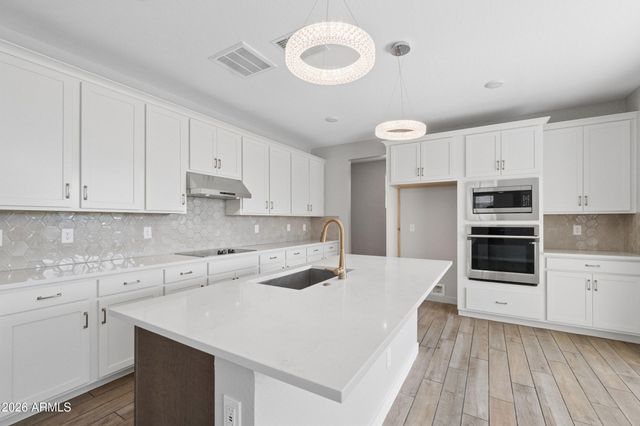 10220 N 49TH Avenue, Glendale, AZ 85302