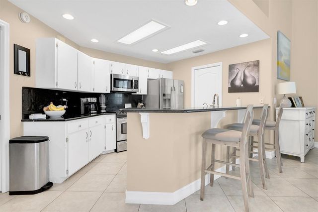 906 LANDMARK CIRCLE S, St Petersburg, FL 33715