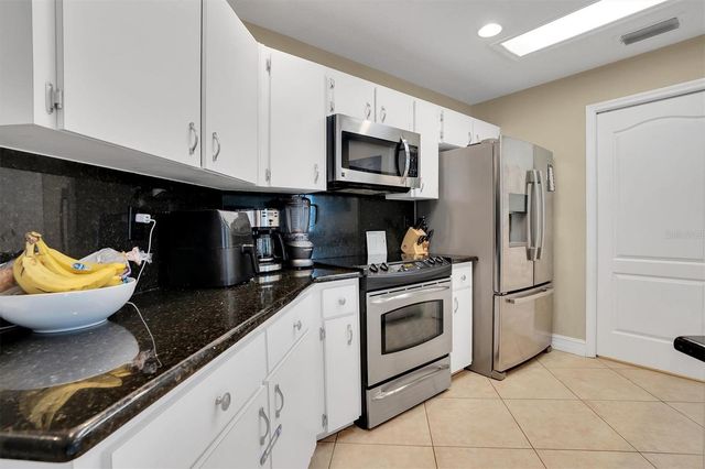 906 LANDMARK CIRCLE S, St Petersburg, FL 33715