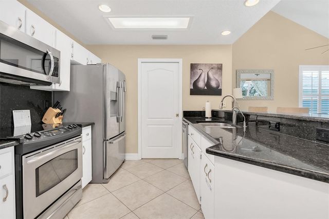 906 LANDMARK CIRCLE S, St Petersburg, FL 33715