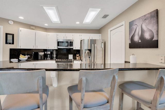 906 LANDMARK CIRCLE S, St Petersburg, FL 33715